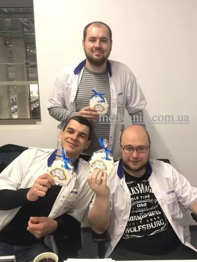 фото відгук працівників ТОВ ЛЕОНІ на якість корпоративних пряників Медяник